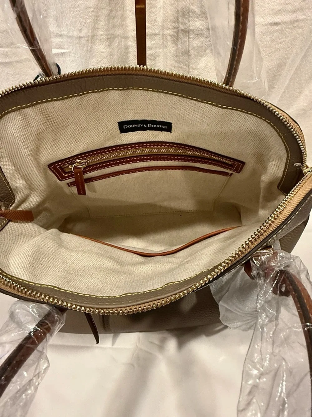 NWT Dooney & Bourke Pebbled Grain Taupe Leather Domed Satchel. - Picture 8 of 10